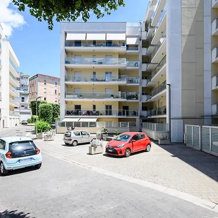 Viale Dei Colli Aminei 10 Apartamento *