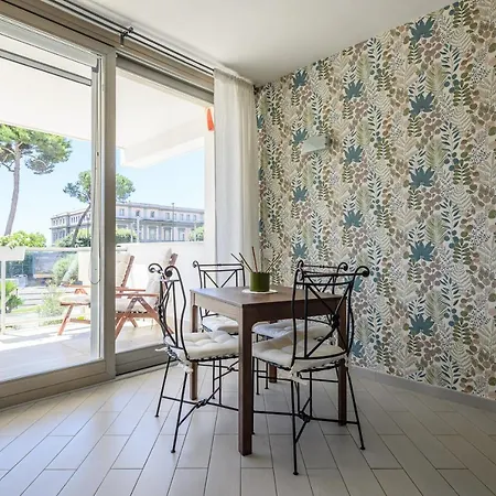 Viale Dei Colli Aminei 10 Apartment *